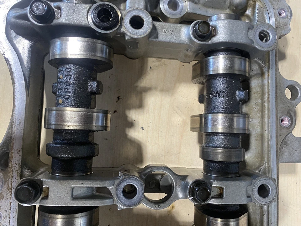 AG74 2016-2019 Toyota Tacoma Lexus RX350 Camshaft HOUSING PLATE ASSEMBLY LEFT Foto 2 de 4