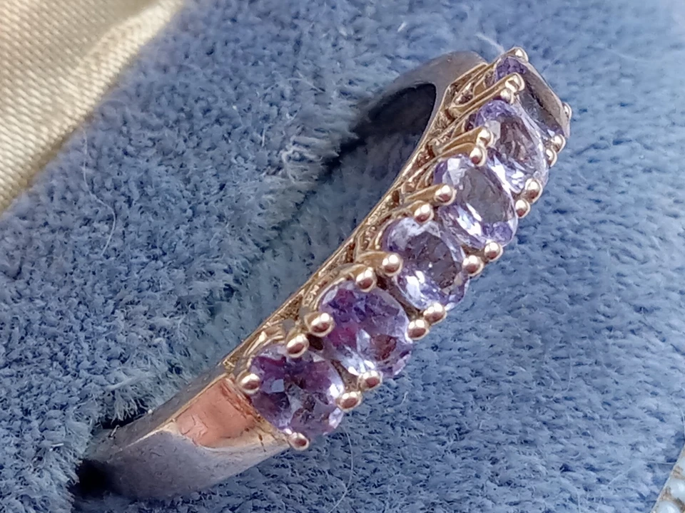 Beautiful Sterling Silver Ring w. Band Setting of Iolite Stones: Size 10 - Image 3 of 4