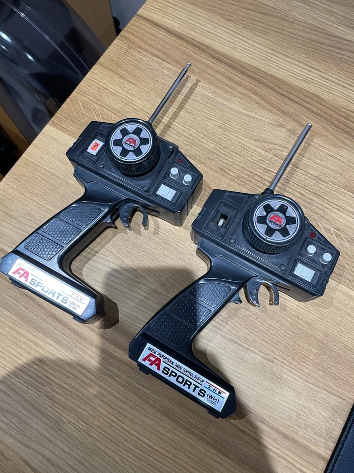 2 x Vintage RC Kyosho 27MHz Radio Control Transmitters 2 Channel 1988 Untested - Image 3 of 4