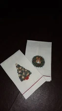 Lot Of 2 Frontgate Christmas Wreath Linen Napkins 17.5" × 12" Embroidered