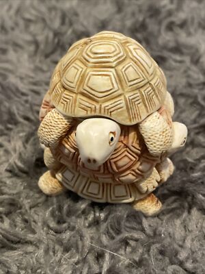 Retired Harmony Kingdom  Shell Game  Turtle Stack Box Figurine Treasure Jest