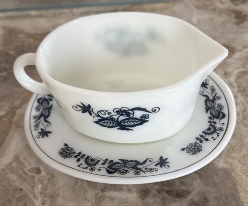Vintage Pyrex Corning Old Town Blue Onion Gravy Boat with Underplate 77-B 77-U