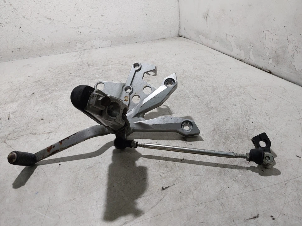 KAWASAKI Z750 2008 Left Front Footrest + Shift Lever - Image 4 of 4