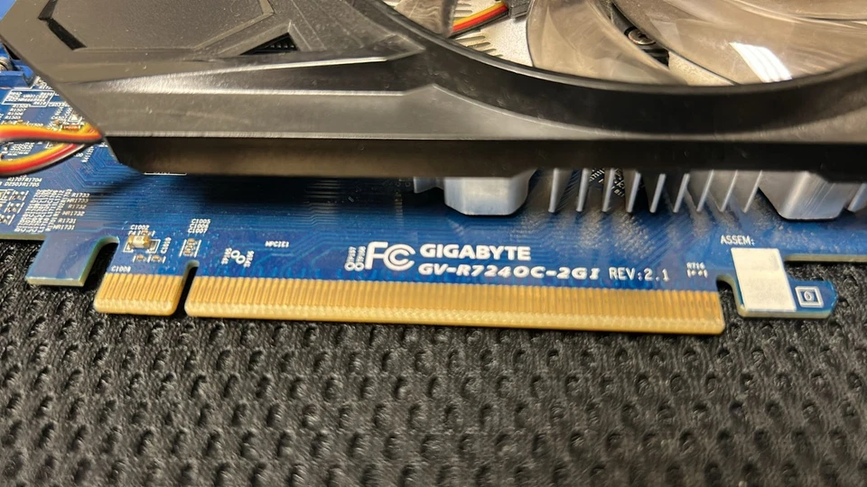 Gigabyte AMD Radeon R7 240 (GV-R724OC-2GI) 2GB / 2GB (max) DDR3 SDRAM PCI... - Image 2 of 4