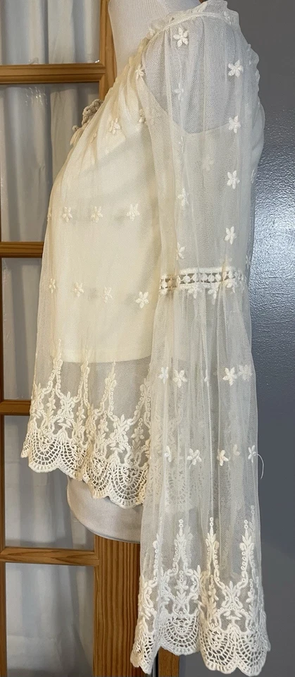 Top American Rag Floral Encaje XS Marfil Manga Campana Fuera del Hombro Ciudad Fiesta Foto 3 de 4