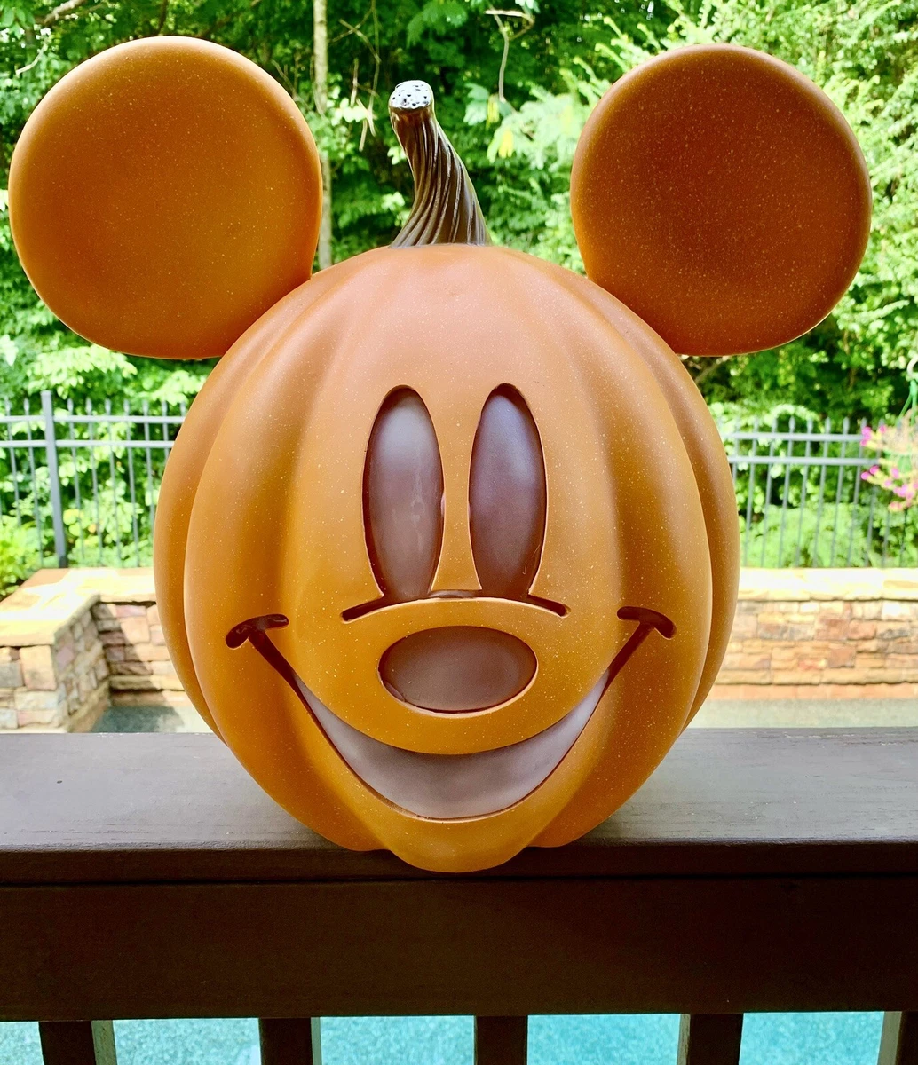 mickey-mouse-shaped-pumpkin