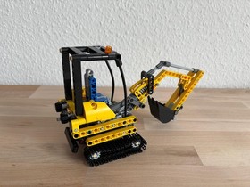 LEGO&reg; Technic Compact Excavator / Set 8047 | Used