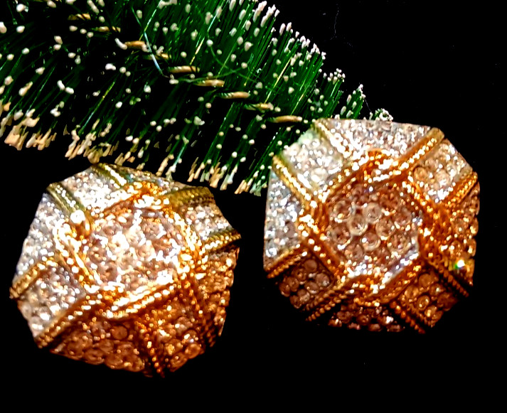 Vtg Holiday Swarovski Jeweler's Collection Gold Tone Pave Crystal Clip Earrings