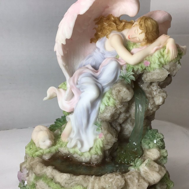 Seraphim Classics Angel Serenity Trusting Soul Music Box Amazing Grace