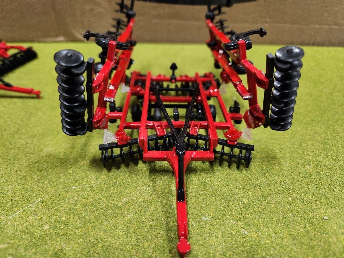 1/64 ERTL CASE IH CUSTOM 13 shank, FOLDING MRX690 DISK RIPPER