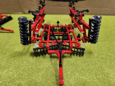 1/64 ERTL CASE IH CUSTOM 13 shank, FOLDING MRX690 DISK RIPPER