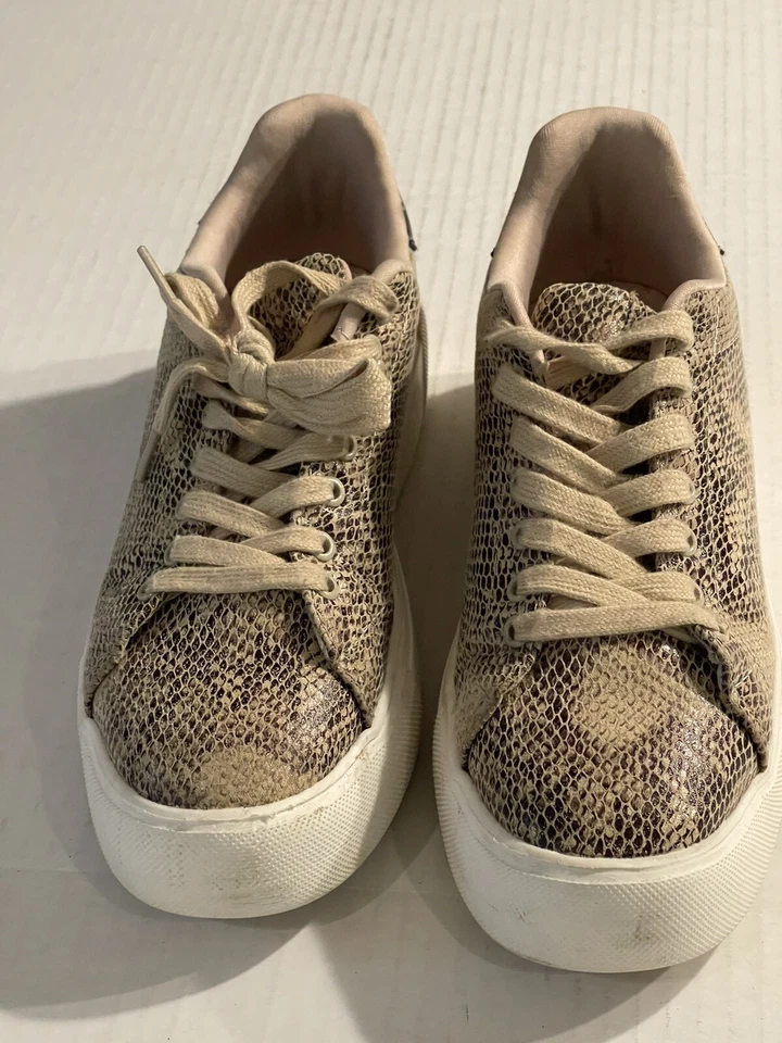 Tenis Qupid para mujer informales imitación piel de serpiente con cordones talla 8 1/2 Foto 2 de 4