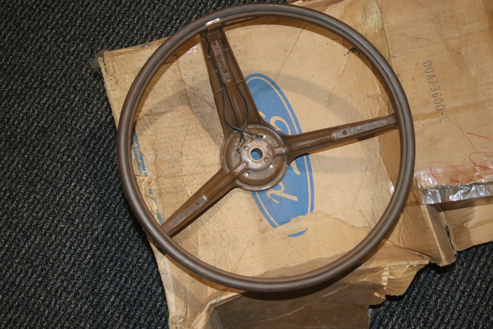 Nos 197073 Mustang Ginger rim Blow steering wheel , Mint in Ford Box