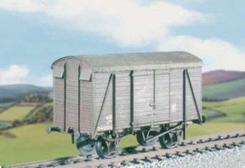 OO wagon kit - SR 12t Ventilated Uneven Planked Box Van - Parkside PC591