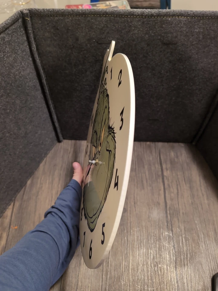 Dr Seuss 2019 The Grinch Who Sold Christmas Face Battery Wall Clock HTF - Image 2 of 4