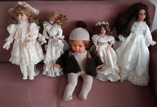 KONVOLUT 5 ALTE VINTAGE PUPPEN/ 1 ZOPF /4 PORZELLAN KOPF MIT STÄNDER