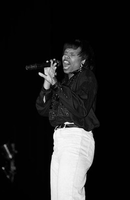 Singer Keisha Jackson daughter of singer Millie Jackson performs a- Old Photo 1