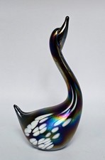 Kunstglas Schwan Skulptur Schwarzglas mit irisierender Farbe