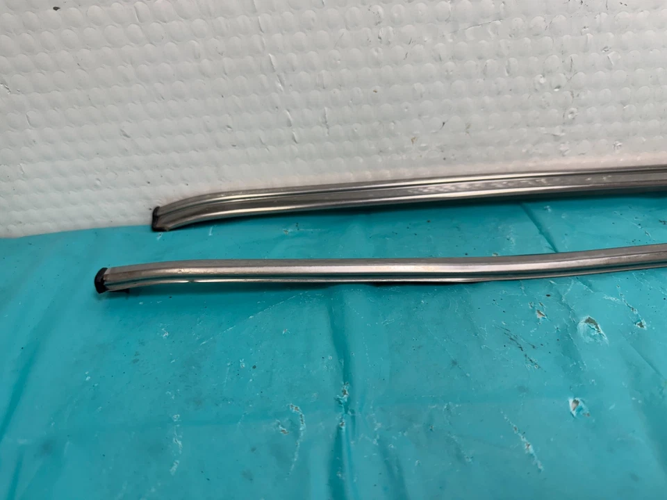 80-86 Datsun 720 Nissan Pickup cabina extendida canal de lluvia riel de goteo moldura cromada Foto 2 de 4