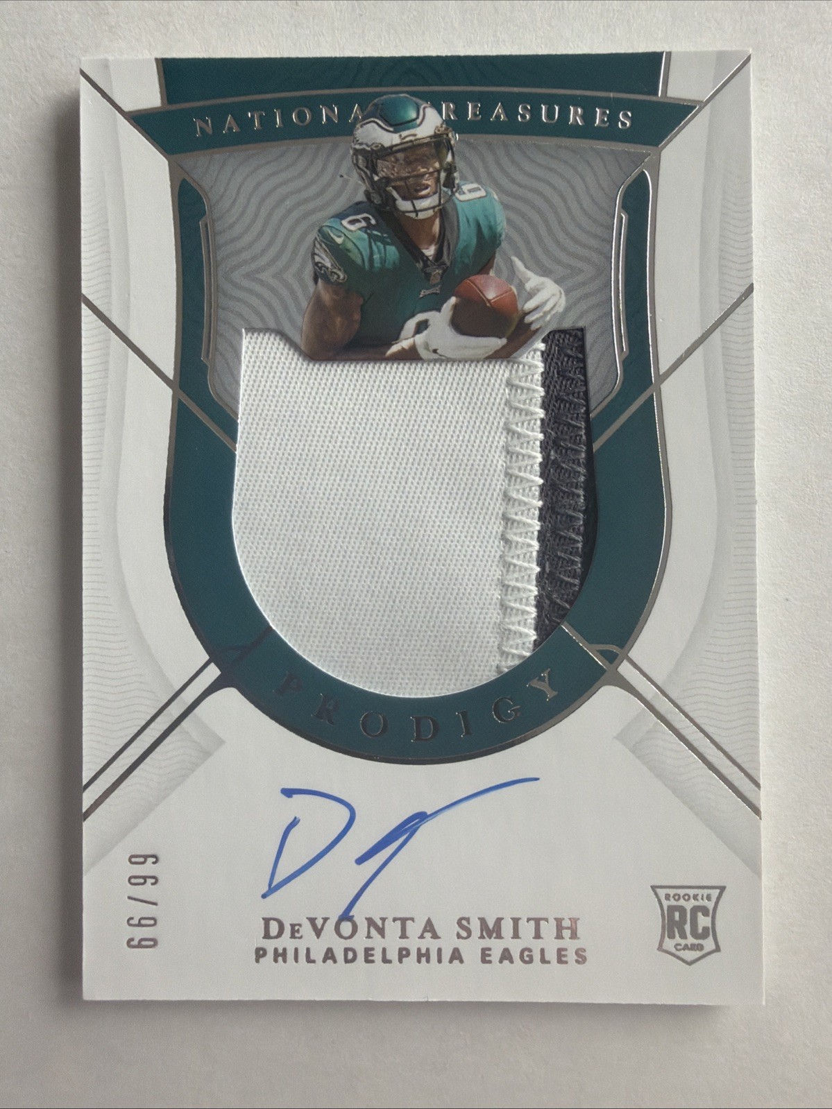 2021 National Treasures DeVonta Smith Prodigy Rookie Auto 66/99 RPA RC ON CARD