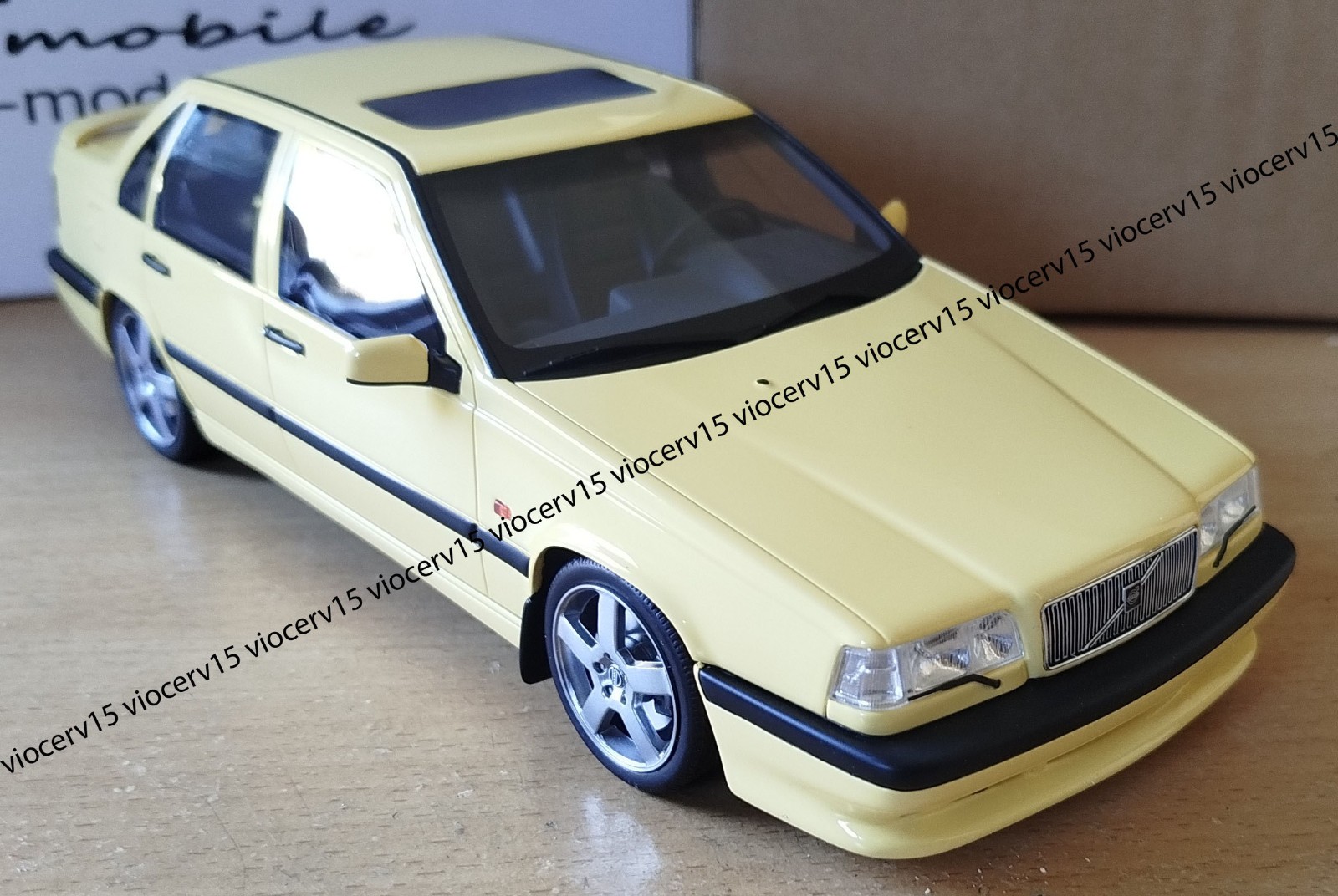 Volvo 850 T-5R Cream Yellow 1996 miniature auto de collection OT1222 1/18