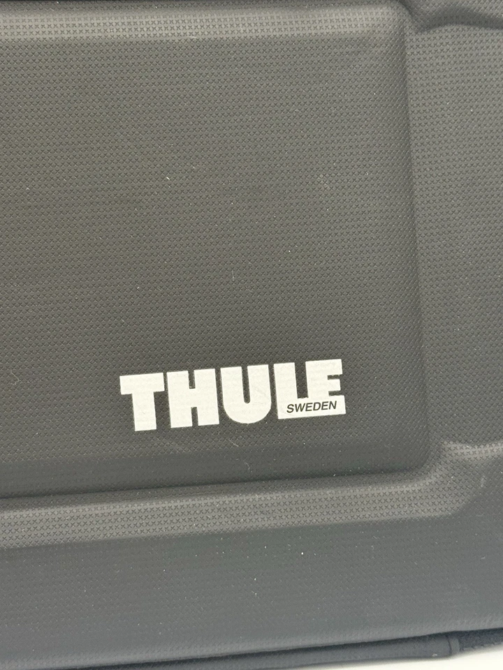 Thule Guantlet Laptop Case - Image 2 of 4
