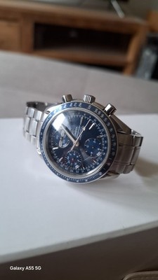 Omega Speedmaster Triple Day Date Automatik, 40,5 mm, Blaues ZIFFERNBLATT.