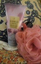 New Bath Body Works - "VANILLA EASE" - Moisturizing Body Wash - 10 oz FREE SH