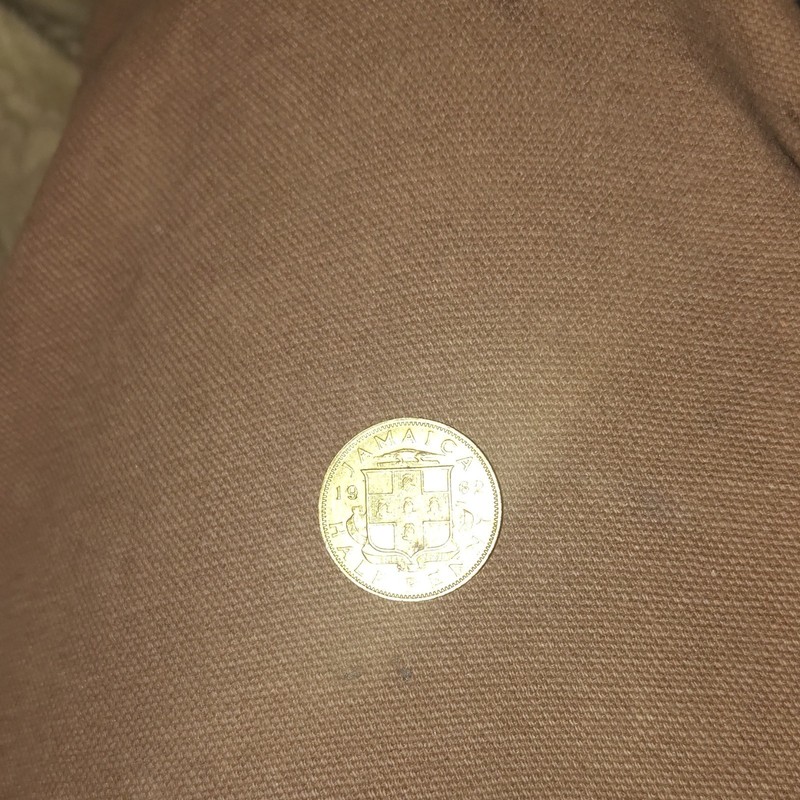 Jamaica 1982 Half Penny Gold Coin with Coat of Arms Uncertified Collectible