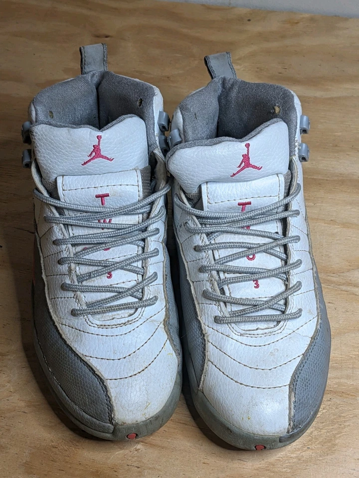 Nike Air Jordan 12 retrô cinza lobo rosa vivo tamanho 6.5Y juvenil 510815-029 GS - Imagem 3 de 4