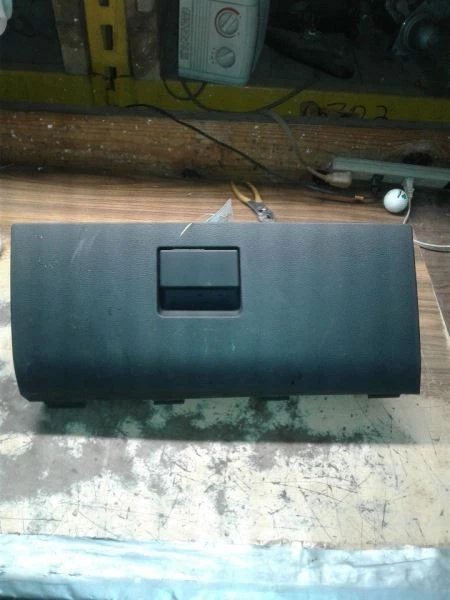 Caixa de luvas RAM1500 2012 341155 - Imagem 2 de 4