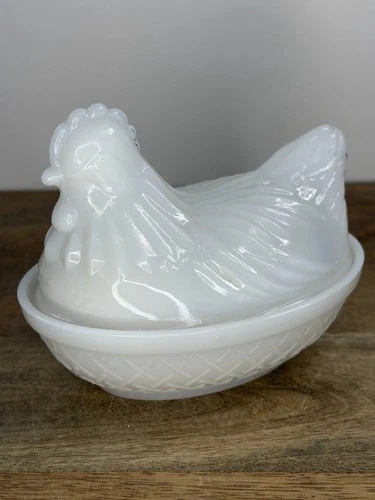 White Hen On A Nest Vintage 1940’s Hazel Atlas