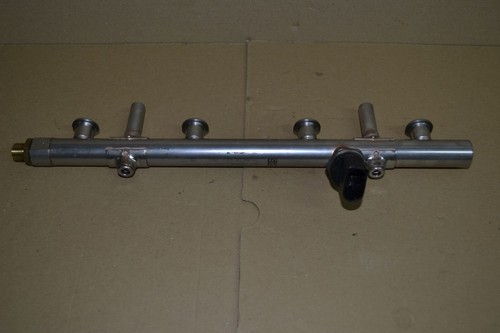 Original Audi A3 8V Kraftstoffverteiler 06K133317G a33728