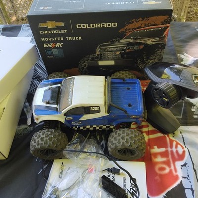 FMS 1/24 Chevrolet Colorado RTR   White Blue Used   Good Condition Works