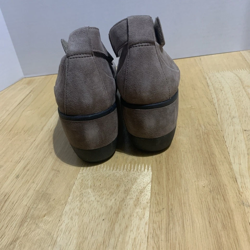 Clarks Artesanal Wynnmere Gamuza Correa al Tobillo Zapatos de Cuña Talla 10M Taupe Foto 4 de 4