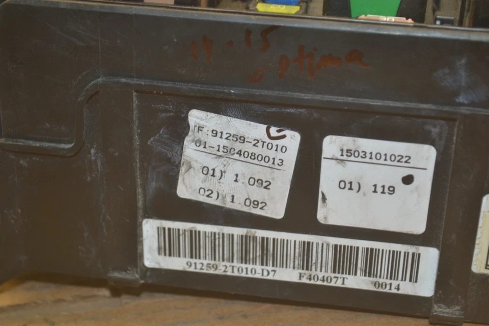 Caja de fusibles Kia Optima 2014-15 conexión OEM 912592T010 módulo 132-10E6 Foto 2 de 4