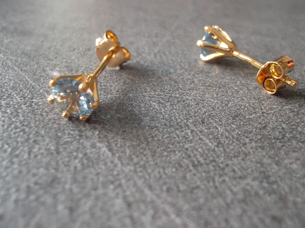 Boucles d'oreilles cristal bleu pour sublimer vos tenues de soirée chic