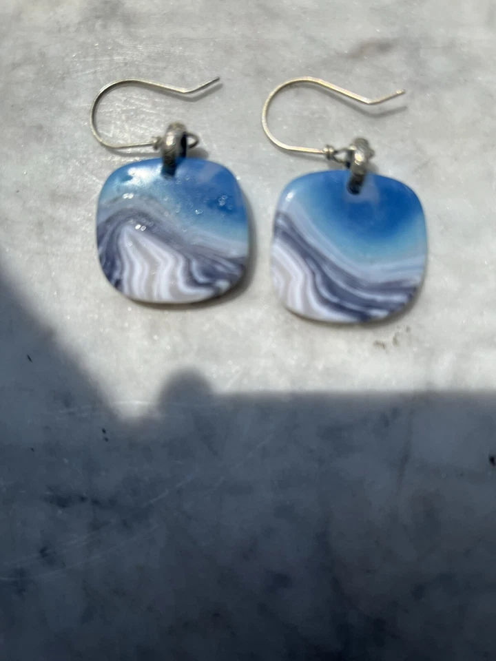 Серьги из смолы небесно-голубой, серый, черный белый ручной работы - Изображение 2 из 2