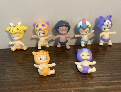 Lot of Twozies babies dressed as animals mini little Figures