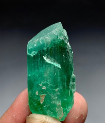 74 CTS Hiddenite Green Kunzite Crystal From Afghanistan - Picture 6 of 8