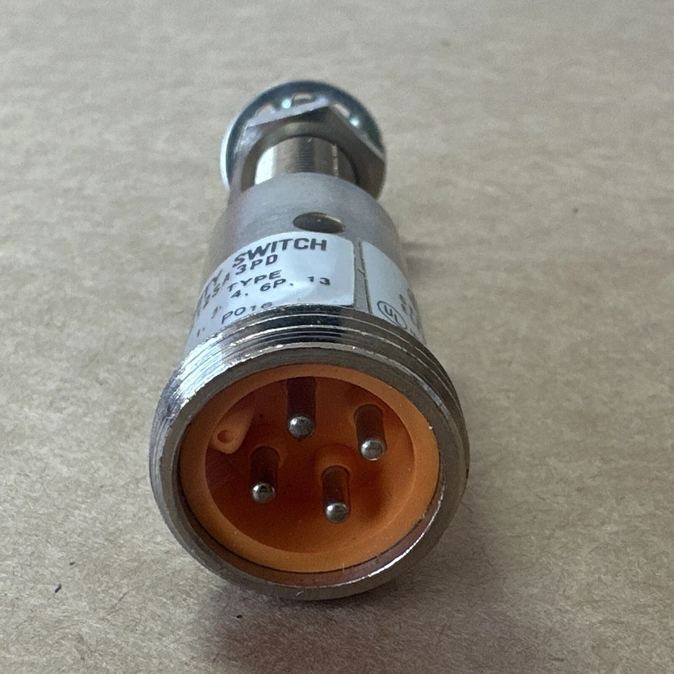 NUEVO EN CAJA - Interruptor sensor de proximidad General Electric CR215DB125A3PD 10-30VDC .2A Foto 4 de 4