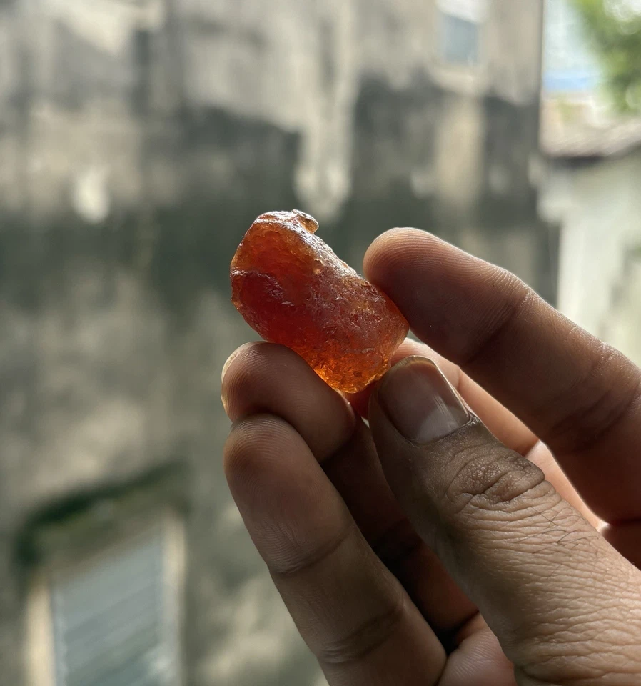 Good Single Piece Of Spessartine Rough @ 105 Cts From Nigeria  - Image 2 of 4