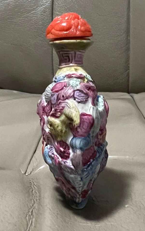 FAMILLE ROSE, Garrafa de Rapé de Porcelana Esmaltada Moldada, Marca Qianlong, B34 - Imagem 4 de 4