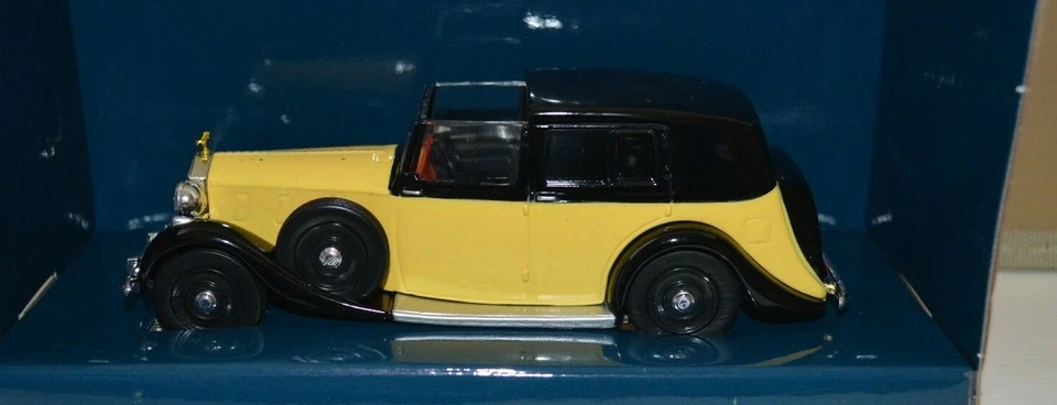Corgi CC06805 James Bond Goldfinger Rolls Royce Sedanca De Ville (1/36 Scale)    - Image 3 of 4