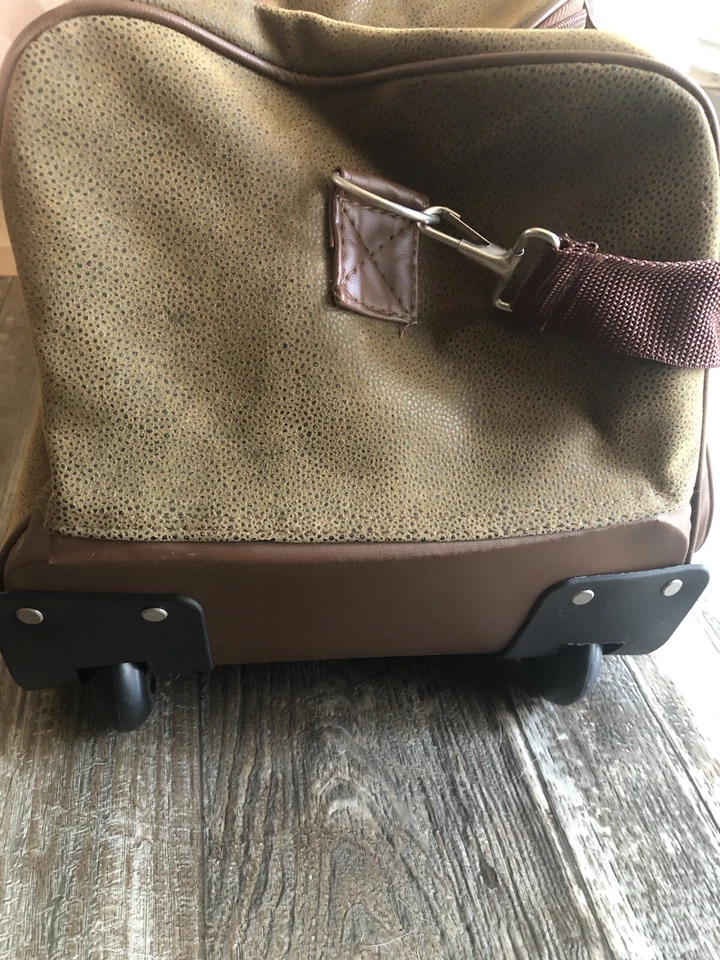 24” Embassy Under Seat Airplane Bag Heavy Duty Faux Leather Wheeled Travel Bag - Image 4 of 4