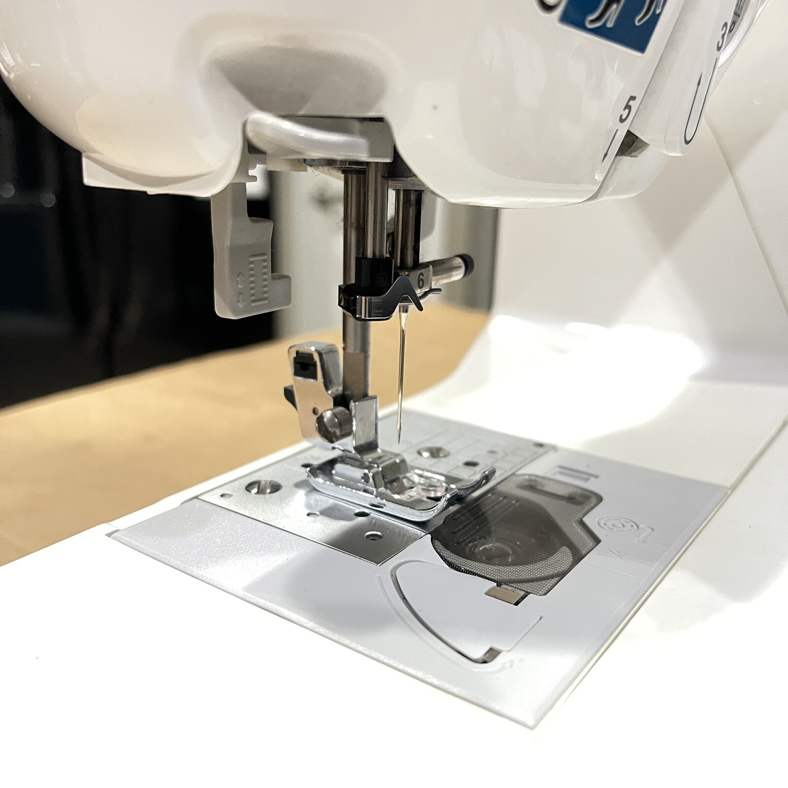 NICE Baby Lock Grace Sewing Machine Model BL40 with Foot Pedal BL 40