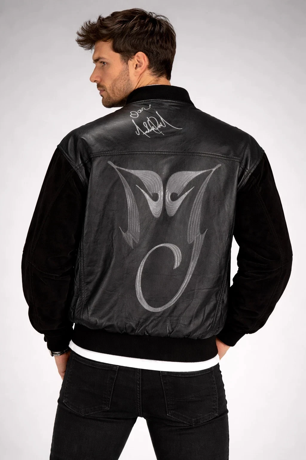 Michael Jackson King of Pop World Tour 90 Leather Jacket| MJ The Jacksons Jacket
Opens in a new wind