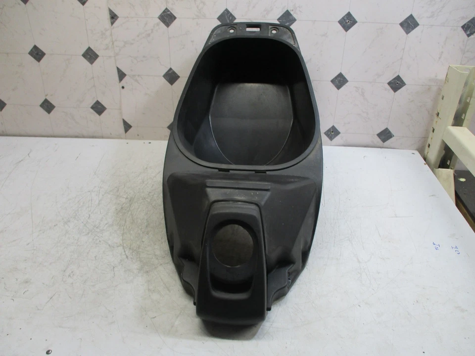 Yamaha Zuma yw125 2011 11 2009 - 2014 Under seat storage box compartment. - Image 3 of 4