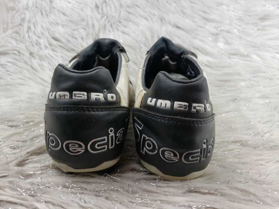 UMBRO SPECIAL Whote Black Soccer Cleats Junior Size 2.5 - Image 4 of 4