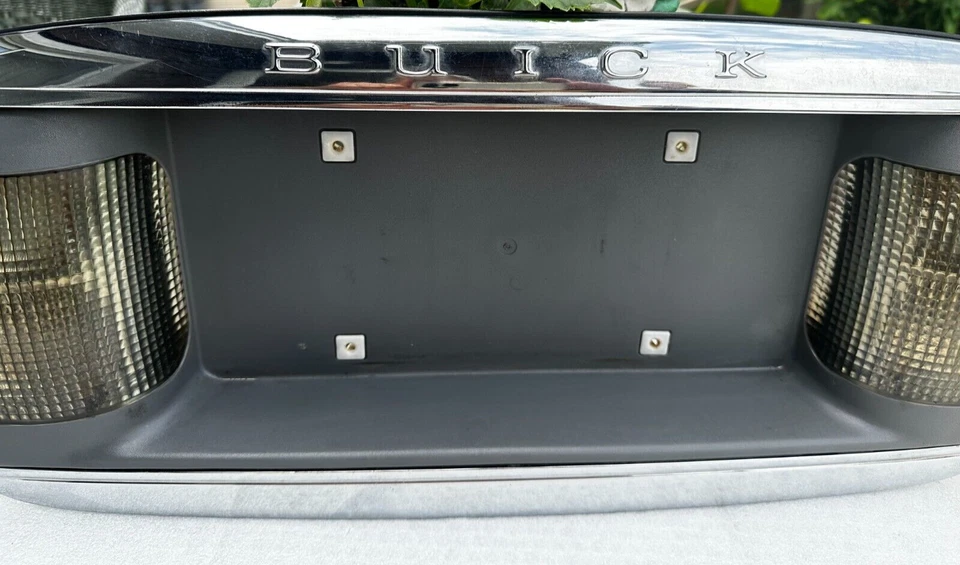 2000-2005 Buick LeSabre (Limited or Custom) Complete Trunk Light Assembly - Image 2 of 4